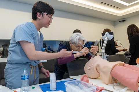 A student and instructor is practicing an intubation procedure at the simulation center.